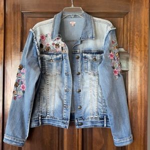 Reba Denim embroidered jacket. Size Large